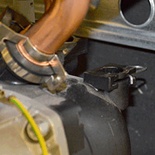 ar clas he 18.pump manifold.wps remoevd.gif